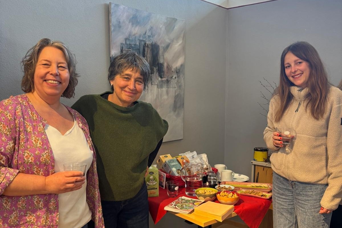 „Lass Dich fair zaubern“ – Fairer Kaffee und gemütliche Leseecke begeistern die Waginger