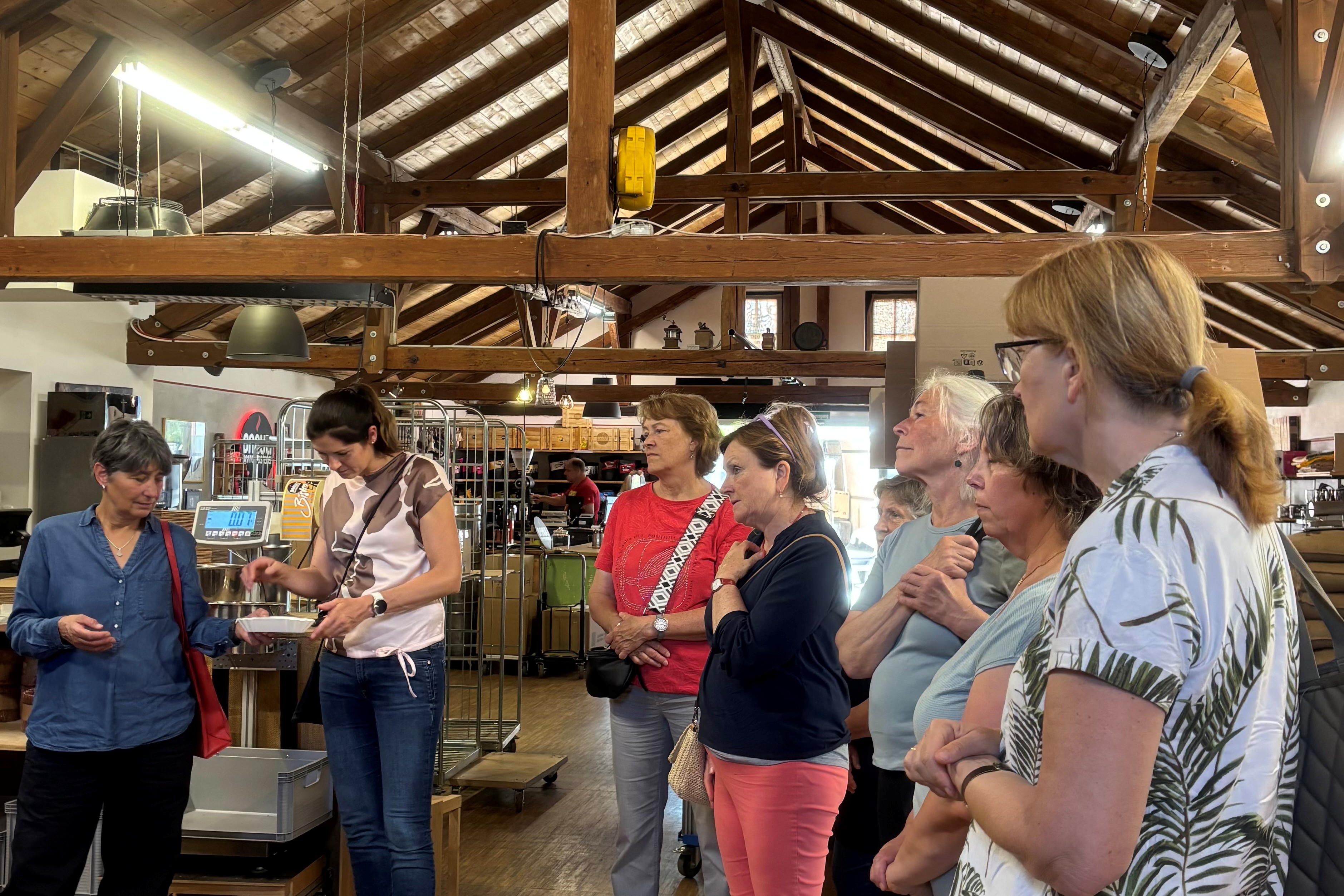 Kaffee mit Haltung – Fairtrade-Steuerungsgruppe besucht Rösterei Baruli in Altenmarkt